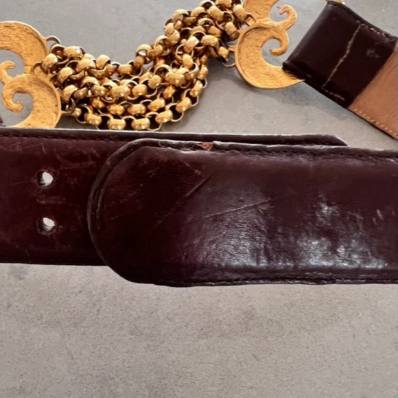 BELT LEATHER - ITALY - BROWN WITH GOLD CHAIN AT FRONT. SMALL PRE LOVED - Picture 4 of 9